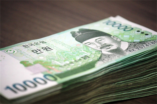 1万买基金一个月能赚多少？收益率预测与影响因素解析